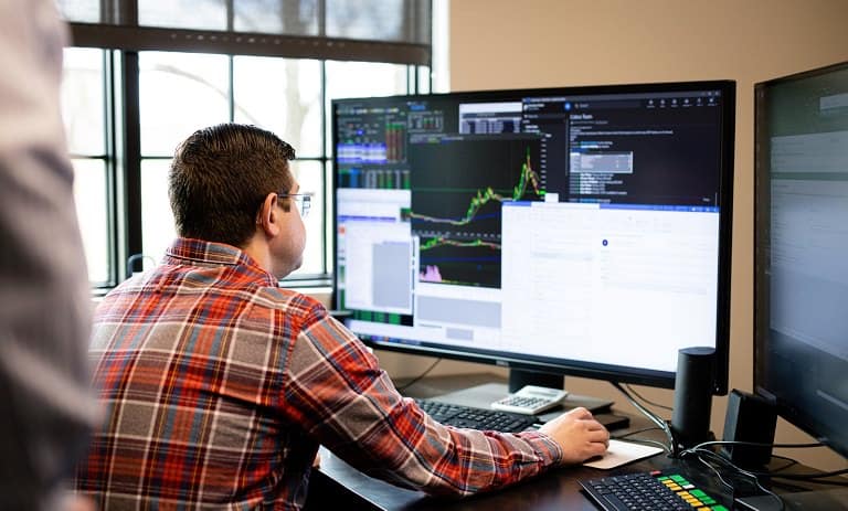 استراتژی معاملاتی چیست؟ معرفی انواع استراتژی معاملاتی و تدوین آن