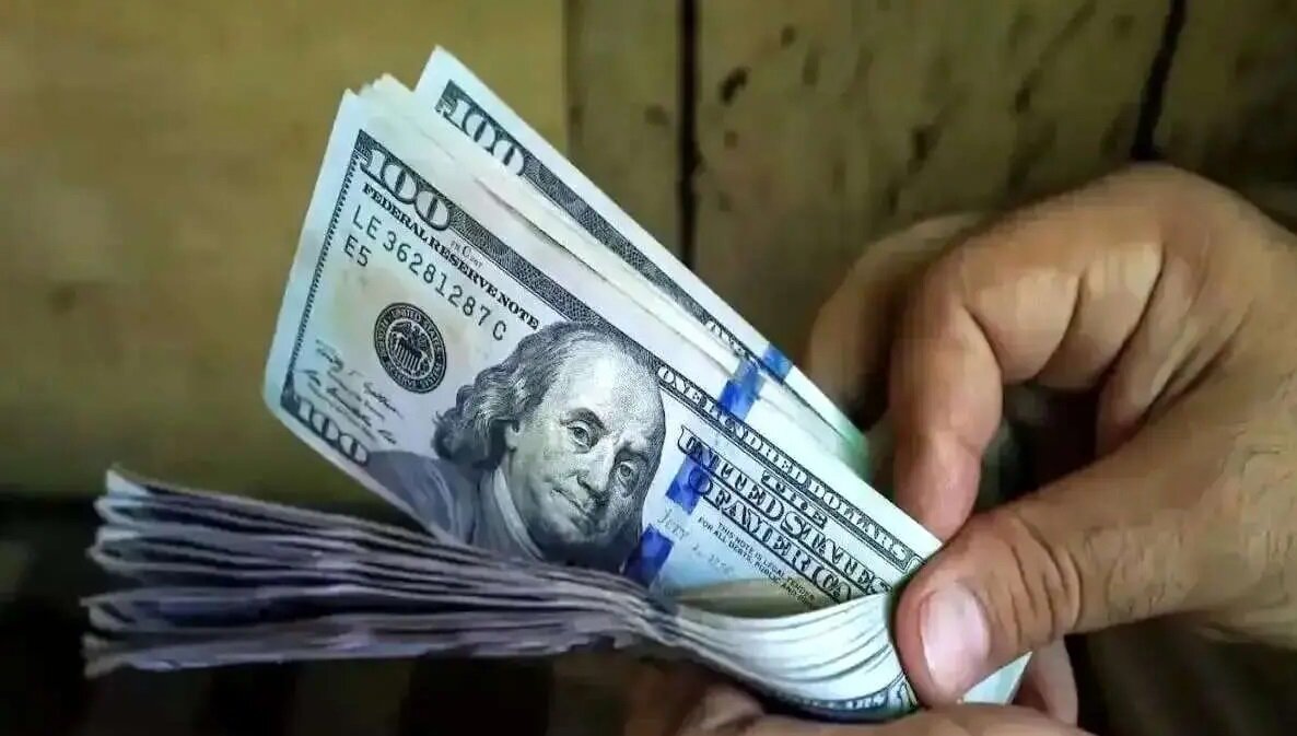 متقاضیان در چه بازه زمانی می توانند از صرافی ها ارز خریداری کنند؟